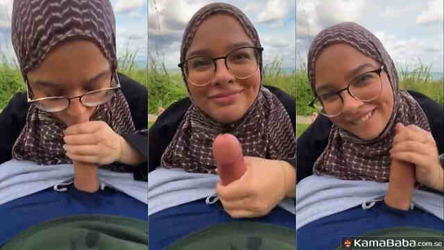Pakistani Hijabi Deepthroat – Amateur Outdoor Blowjob in Public Garden
